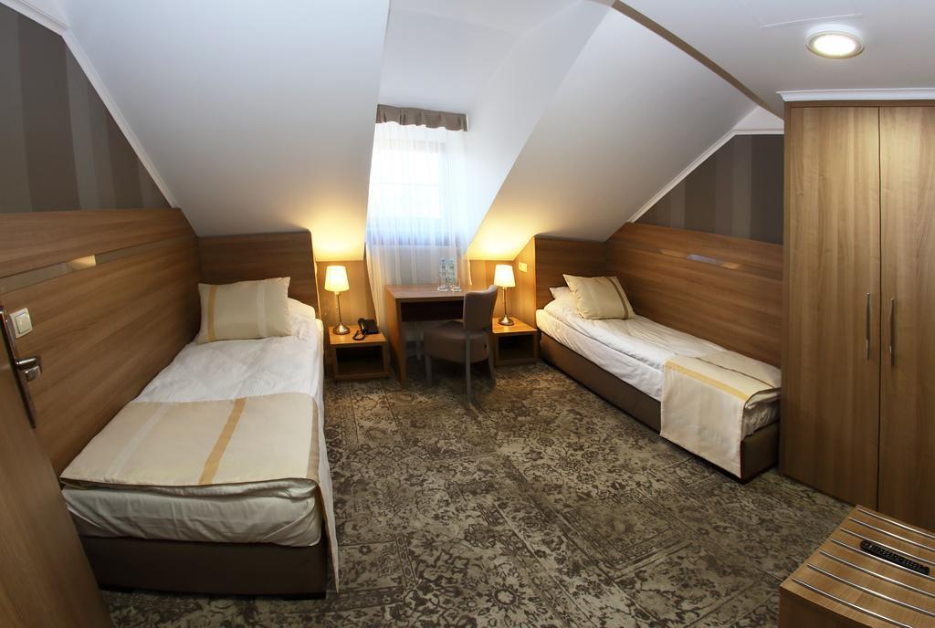 Pod Lipa Hotel Gorzów Śląski Екстериор снимка